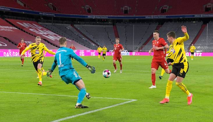 Bilder des Jahres 2021, Sport 03 März Sport Themen der Woche KW09 Sport Bilder des Tages 06.03.2021, Fussball 1. Bundesliga: FC Bayern - Dortmund 06.03.2021, Fussball 1. Bundesliga 2020 2021, 24. Spieltag, FC Bayern München - Borussia Dortmund, in der Allianz-Arena München. Thorgan Hazard (re., Borussia Dortmund) bereitet das Tor zum 0:2 durch Erling Haaland (li., Borussia Dortmund) vor Foto: Bernd Feil M.i.S. Pool Nur für journalistische Zwecke! Only for editorial use! DFL regulations prohibit any use of photographs as image sequences and or quasi-video. National and international NewsAgencies OUT. München Allianz-Arena Bayern Deutschland *** 06 03 2021, Football 1 Bundesliga FC Bayern Dortmund 06 03 2021, Football 1 Bundesliga 2020 2021, Matchday 24, FC Bayern Munich Borussia Dortmund, at Allianz Arena Munich Thorgan Hazard r , Borussia Dortmund prepares the goal to 0 2 by Erling Haaland li , Borussia Dortmund Photo Bernd Feil M i S Pool For journalistic use only DFL regulations prohibit any use of photographs as image sequences and or quasi video National and international NewsAgencies OUT Munich Allianz Arena Bayern Germany. Poolfoto ,EDITORIAL USE ONLY