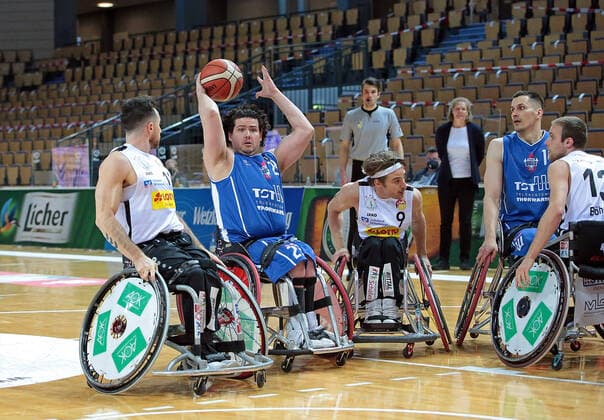 06.03.2021, xovx, Rollstuhl-Basketball 1. Bundesliga, RSV Lahn-Dill - RSB Thuringia Bulls v.l. Steve Serio (RSV Lahn-Dill), Ian Pierson (RSB Thuringa Bulls), Christopher Huber (RSV Lahn-Dill). Aliaksandr Halouski (RSB Thuringa Bulls), Thomas Böhme (RSV Lahn-Dill) Wetzlar Rittal-Arena Hessen Deutschland (DE)