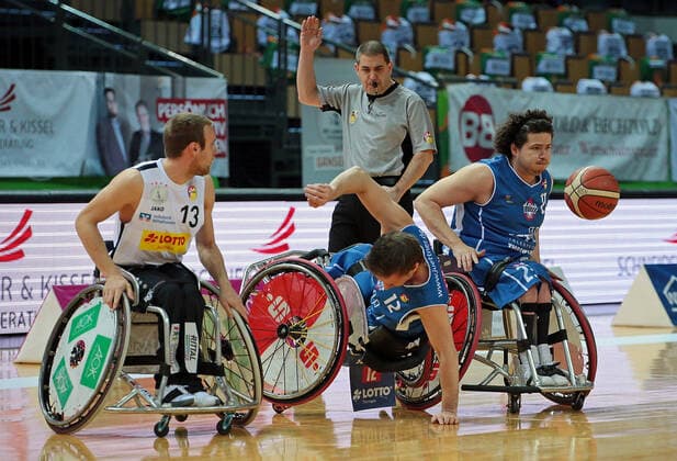 06.03.2021, xovx, Rollstuhl-Basketball 1. Bundesliga, RSV Lahn-Dill - RSB Thuringia Bulls v.l. Thomas Böhme (RSV Lahn-Dill), Jens Albrecht (RSB Thuringa Bulls), Ian Pierson (RSB Thuringa Bulls) Wetzlar Rittal-Arena Hessen Deutschland (DE)