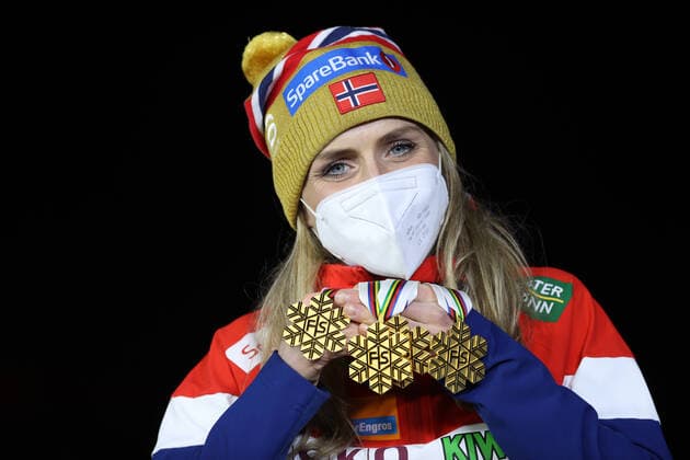 NORDIC SKIING - FIS Nordic World Ski Championships Oberstdorf 2021 OBERSTDORF,GERMANY,06.MAR.21 - NORDIC SKIING, CROSS COUNTRY SKIING - FIS Nordic World Ski Championships, 30km classic, ladies, award ceremony. Image shows Therese Johaug (NOR). keywords: medal. GEPAxpictures xChristianxWalgram