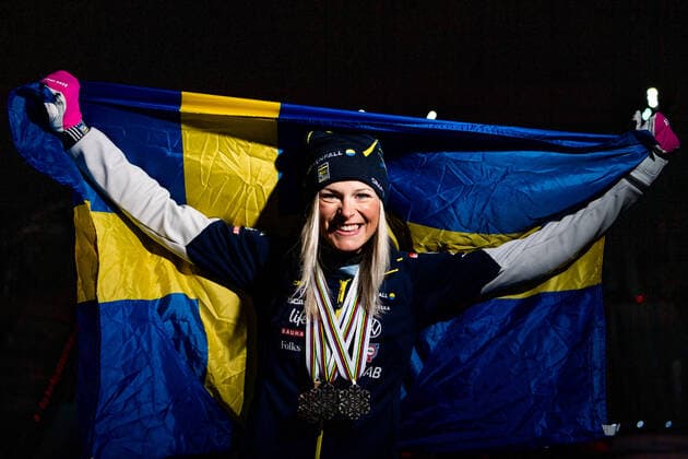 210306 Frida Karlsson of Sweden celebrates with her medals at a medal ceremony for the Women s Cross Country Skiing 30 km Classic Technique during the FIS Nordic Ski World Championships on March 6, 2021 in Oberstdorf. Photo: Johanna Lundberg BILDBYRAN kod JL JL0102 skidor cross-country skiing langrenn fis nordic world ski championships vm ski-vm skid-vm medaljceremoni medal ceremony 10 bbeng jubel celebration sverige Copyright: JOHANNAxLUNDBERG BB210306JL182