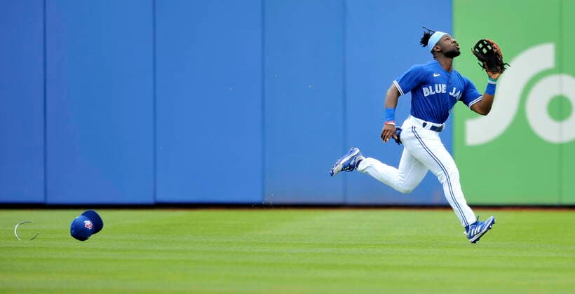 Bilder des Jahres 2021, Sport 03 März Sport Themen der Woche KW09 March 6, 2021, Dunedin, FL, The United States: Toronto Blue Jays center fielder Jonathan Davis chases down a fly ball hit by Philadelphia PhilliesÃ¢â‚¬â ¢ Scott Kingery during the first inning of a spring training baseball game in Dunedin, Fla., Saturday, March 6, 2021. Canada News - March 6, 2021  - ZUMAc35_ 20210306_zaf_c35_009 Copyright: xStevexNesiusx