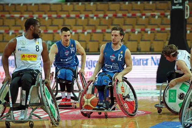 06.03.2021, xovx, Rollstuhl-Basketball 1. Bundesliga, RSV Lahn-Dill - RSB Thuringia Bulls v.l. Brian Bell (RSV Lahn-Dill), Aliaksandr Halouski (RSB Thuringa Bulls), Jens Albrecht (RSB Thuringa Bulls), Christopher Huber (RSV Lahn-Dill) Wetzlar Rittal-Arena Hessen Deutschland (DE)