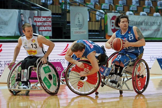 06.03.2021, xovx, Rollstuhl-Basketball 1. Bundesliga, RSV Lahn-Dill - RSB Thuringia Bulls v.l. Thomas Böhme (RSV Lahn-Dill), Jens Albrecht (RSB Thuringa Bulls), Ian Pierson (RSB Thuringa Bulls) Wetzlar Rittal-Arena Hessen Deutschland (DE)