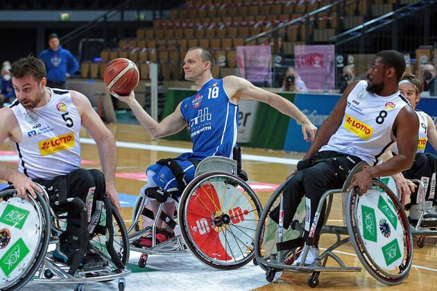 06.03.2021, xovx, Rollstuhl-Basketball 1. Bundesliga, RSV Lahn-Dill - RSB Thuringia Bulls v.l. Simon Brown (RSV Lahn-Dill), Andre Bienek (RSB Thuringa Bulls), Brian Bell (RSV Lahn-Dill), Christopher Huber (RSV Lahn-Dill) Wetzlar Rittal-Arena Hessen Deutschland (DE)
