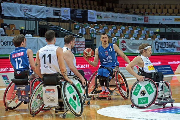 06.03.2021, xovx, Rollstuhl-Basketball 1. Bundesliga, RSV Lahn-Dill - RSB Thuringia Bulls v.l. Jens Albrecht (RSB Thuringa Bulls), Steve Serio (RSV Lahn-Dill), Simon Brown (RSV Lahn-Dill), Aliaksandr Halouski (RSB Thuringa Bulls), Christopher Huber (RSV Lahn-Dill) Wetzlar Rittal-Arena Hessen Deutschland (DE)