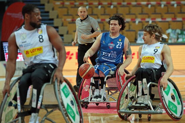 06.03.2021, xovx, Rollstuhl-Basketball 1. Bundesliga, RSV Lahn-Dill - RSB Thuringia Bulls v.l. Brian Bell (RSV Lahn-Dill), Ian Pierson (RSB Thuringa Bulls), Christopher Huber (RSV Lahn-Dill) Wetzlar Rittal-Arena Hessen Deutschland (DE)