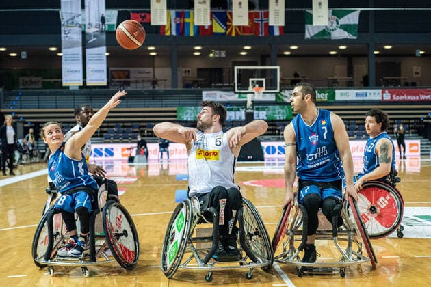 Bilder des Jahres 2021, Sport 03 März Sport Themen der Woche KW09 Sport Bilder des Tages RBBL; RSV Lahn-Dill - RSB Thuringia Bulls, 06.03.21 Simon Brown ( 5 RSV Lahn-Dill), Jitske Visser ( 8 RSB Thuringia Bulls), Vahid Gholomazad ( 7 RSB Thuringia Bulls) Rittal Arena, Wetzlar, 06.03.21 *** RBBL RSV Lahn Dill RSB Thuringia Bulls, 06 03 21 Simon Brown 5 RSV Lahn Dill , Jitske Visser 8 RSB Thuringia Bulls , Vahid Gholomazad 7 RSB Thuringia Bulls Rittal Arena, Wetzlar, 06 03 21 Copyright: xBEAUTIFULxSPORTS Roeczeyx
