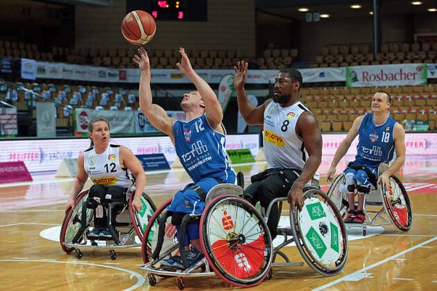 06.03.2021, xovx, Rollstuhl-Basketball 1. Bundesliga, RSV Lahn-Dill - RSB Thuringia Bulls v.l. Annabel Breuer (RSV Lahn-Dill), Jens Albrecht (RSB Thuringa Bulls), Brian Bell (RSV Lahn-Dill), Andre Bienek (RSB Thuringa Bulls) Wetzlar Rittal-Arena Hessen Deutschland (DE)