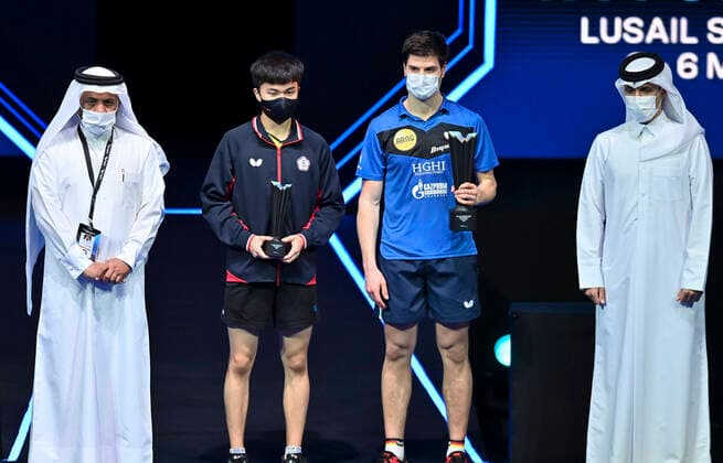 Bilder des Jahres 2021, Sport 03 März Sport Themen der Woche KW09 Sport Bilder des Tages (210307) -- DOHA, March 7, 2021 -- Dimitrij Ovtcharov (2nd R) of Germany and Lin Yun-Ju (2nd L) of Chinese Taipei pose with their trophies during the awarding ceremony after the men s singles final at WTT Contender Doha in Doha, Qatar on March 6, 2021. Dimitrij Ovtcharov defeated Lin Yun-Ju to claim the title. (Photo by Xinhua) (SP)QATAR-DOHA Table tennis, Tischtennis WTT-MEN S SINGLES-FINAL Nikku 