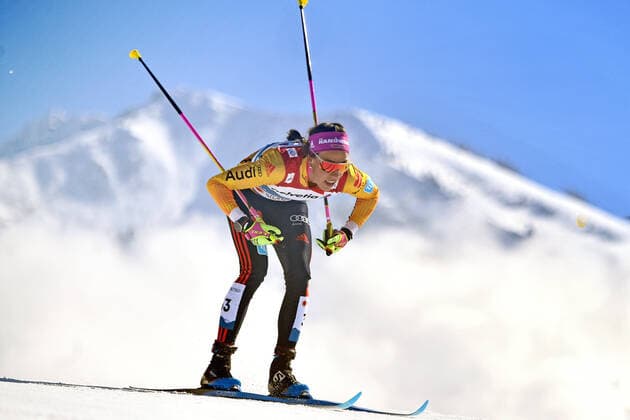 Bilder des Jahres 2021, Sport 03 März Sport Themen der Woche KW09 Sport Bilder des Tages Sofie KREHL (GER) vor Alpenpanorama,Gebirge. Aktion,Einzelaktion,Einzelbild, Freisteller,Ganzkoerperaufnahme,ganze Figur. Cross Country Women 30 km Mass Start Classic, Skilanglauf der Frauen,Massenstart,klassisch am 06.03.2021. FIS Nordische Ski WM 2021in Oberstdorf vom 22.02.-07.03.2021. *** Sofie KREHL GER in front of alpine panorama,mountain action,single action,single picture,crop,full body shot,whole figure Cross Country Women 30 km Mass Start Classic,cross country skiing women,mass start,classic on 06 03 2021 FIS Nordic World Ski Championships 2021in Oberstdorf from 22 02 07 03 2021