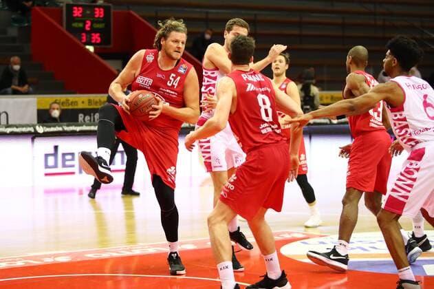 John Bryant (Giessen) am Ball Jobstairs Giessen 46ers vs Telekom Baskets Bonn, Basketball, easyCredit BBL, 06.03.2021 Jobstairs Giessen 46ers vs Telekom Baskets Bonn, Basketball, easyCredit BBL, 06.03.2021 Giessen Copyright: xEibner-Pressefotox EP_RWS