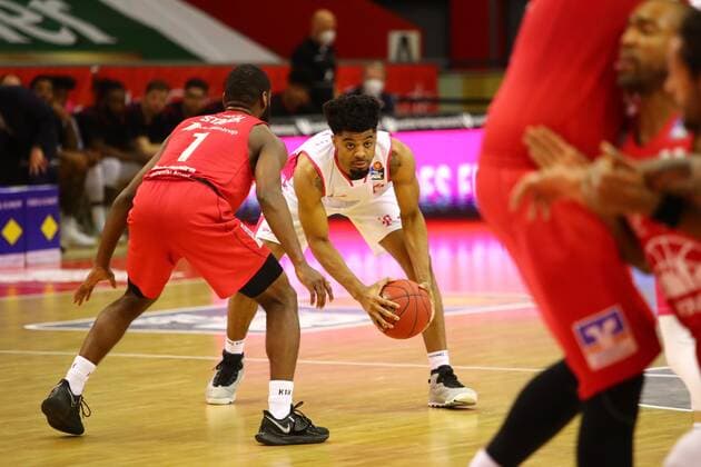 Alex Hamilton (Bonn) gegen Jonathan Stark (Giessen) Jobstairs Giessen 46ers vs Telekom Baskets Bonn, Basketball, easyCredit BBL, 06.03.2021 Jobstairs Giessen 46ers vs Telekom Baskets Bonn, Basketball, easyCredit BBL, 06.03.2021 Giessen Copyright: xEibner-Pressefotox EP_RWS