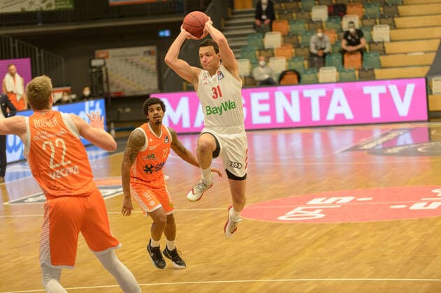 Zan Mark SISKO ( 31 FC Bayern München) ; Rasta Vechta vs FC Bayern München, Basketball, easyCredit BBL Bundesliga, 07.03.2021, 22. Spieltag, Saison 2020 2021 ; Aktion, Dribbling, am Ball, Duell ; Rasta Vechta vs FC Bayern München, Basketball, easyCredit BBL Bundesliga, 07.03.2021, 22. Spieltag, Saison 2020 2021 Vechta Copyright: xErikxHillmer EIBNERx EP_ehr