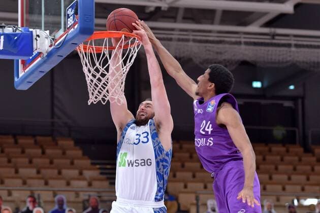 Korbleger von Marco Voeller (Skyliners Frankfurt); Aubrey Dawkins (BG Goettingen) (R) , Basketball, Bundesliga, BBL, BG Goettingen - Skyliners Frankfurt, 07.03.2021, BG Goettingen - Skyliners Frankfurt, Basketball, Bundesliga, GER, BBL, 07.03.2021 Goettingen Copyright: xEibner-Pressefotox-xRolandxSippelx