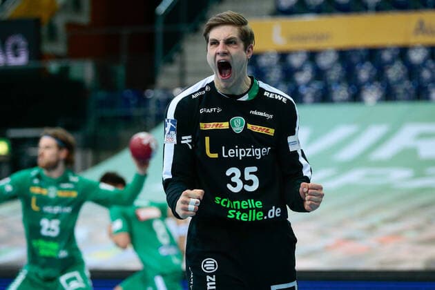 Bilder des Jahres 2021, Sport 03 März Sport Themen der Woche KW09 07.03.2021, xtgx, Handball Liqui Moly HBL, SC DHfK Leipzig - TVB Stuttgart emspor, v.l. Joel Bierlehm (Leipzig, 35) Jubelt ueber gehaltenen Ball, abgewehrt, gehalten, Torhueter Leipzig *** 07 03 2021, xtgx, handball Liqui Moly HBL, SC DHfK Leipzig TVB Stuttgart emspor, v l Joel Bierlehm Leipzig, 35 cheers over held ball, blocked, held, Torhueter Leipzig