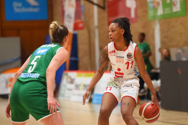 Basketball: Toyota 1. DBBL, 21. Spieltag, GiroLive-Panthers Osnabrück vs. Rutronik Stars Keltern am 07.03.2021 in der OSC-Halle in Osnabrueck. Allazia Blockton (GiroLive-Panthers Osnabrueck) in Aktion, am Ball Osnabrueck OSC-Halle Niedersachsen Deutschland