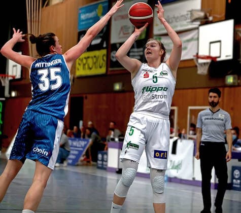 GSD zje123 1 Damen Basketball Bundesliga Flippo Baskets BG 74 - Heidelberg Göttingens Samantha Roscoe (am Ball) gegen Heidelbergs Alexandra Rose Wittinger