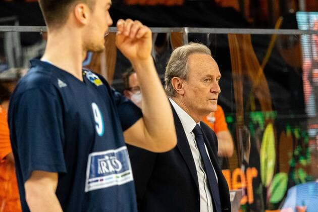 Alba Berlin beim Aufwaermen Aito Garcia Reneses (Alba Berlin Cheftrainer) GER, Ratiopharm Ulm vs. Alba Berlin, easycredit 1.Bundesliga Basketball, 22.Spieltag, Saison 2020 21, 07.03.2021 Ratiopharm Ulm vs. Alba Berlin, 1.Basketball Bundesliga Neu-Ulm Copyright: xEibner-Pressefoto RogerxBuerkex EP_EER