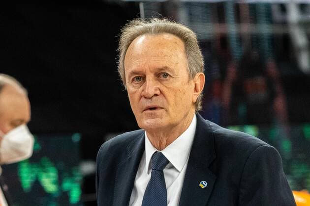 Alba Berlin beim Aufwaermen Aito Garcia Reneses (Alba Berlin Cheftrainer) GER, Ratiopharm Ulm vs. Alba Berlin, easycredit 1.Bundesliga Basketball, 22.Spieltag, Saison 2020 21, 07.03.2021 Ratiopharm Ulm vs. Alba Berlin, 1.Basketball Bundesliga Neu-Ulm Copyright: xEibner-Pressefoto RogerxBuerkex EP_EER