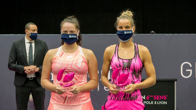 Tennis, WTA-Turnier in Lyon Arantxa RUS (NED) - Viktoria KUZMOVA (SVK TENNIS : Open 6eme Sens - Palais des sports Lyon - 07 03 2021 SandrineTHESILLAT Panoramic 