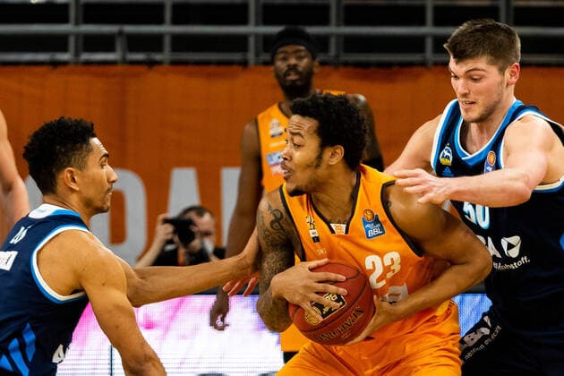 Troy Caupain (Ratiopharm Ulm 23), Ben Lammers (Alba Berlin 50) GER, Ratiopharm Ulm vs. Alba Berlin, easycredit 1.Bundesliga Basketball, 22.Spieltag, Saison 2020 21, 07.03.2021 Ratiopharm Ulm vs. Alba Berlin, 1.Basketball Bundesliga Neu-Ulm Copyright: xEibner-Pressefoto RogerxBuerkex EP_EER