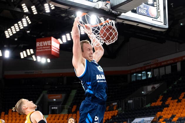 Luke Sikma (Alba Berlin 43) GER, Ratiopharm Ulm vs. Alba Berlin, easycredit 1.Bundesliga Basketball, 22.Spieltag, Saison 2020 21, 07.03.2021 Ratiopharm Ulm vs. Alba Berlin, 1.Basketball Bundesliga Neu-Ulm Copyright: xEibner-Pressefoto RogerxBuerkex EP_EER
