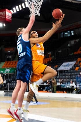 Isaiah Wilkins (Ratiopharm Ulm 11), Ben Lammers (Alba Berlin 50) GER, Ratiopharm Ulm vs. Alba Berlin, easycredit 1.Bundesliga Basketball, 22.Spieltag, Saison 2020 21, 07.03.2021 Ratiopharm Ulm vs. Alba Berlin, 1.Basketball Bundesliga Neu-Ulm Copyright: xEibner-Pressefoto RogerxBuerkex EP_EER