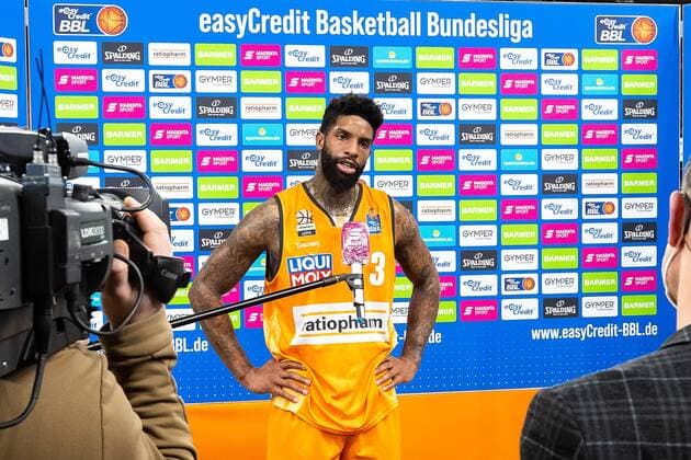 Alba Berlin gewinnt in Ulm mit 76:84 Trey Landers (Ratiopharm Ulm 03) im Interview Alba Berlin, die glueklichen Gewinner gegen Ratiopharm Ulm GER, Ratiopharm Ulm vs. Alba Berlin, easycredit 1.Bundesliga Basketball, 22.Spieltag, Saison 2020 21, 07.03.2021 Ratiopharm Ulm vs. Alba Berlin, 1.Basketball Bundesliga Neu-Ulm Copyright: xEibner-Pressefoto RogerxBuerkex EP_EER