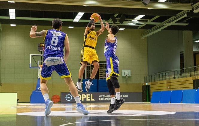Troy Simons (Tigers Tübingen, 23)¨¨¨Kirchheim Knights vs. Tigers Tübingen, 2. Basketball, Bundesliga, Pro A, Barmer 2 Basketball, Spieltag 24, Spielzeit 2020 2021, 05.03.2021, ¨¨ Kirchheim Knights - Tigers Tübingen, Basketball, 2. Bundesliga, Barmer 2 Basketball, Spieltag 24, Spielzeit 2020 2021, 27.02.2021 Kirchheim Copyright: xDennisxDuddek xEibnerxPressefotox EP_DDU