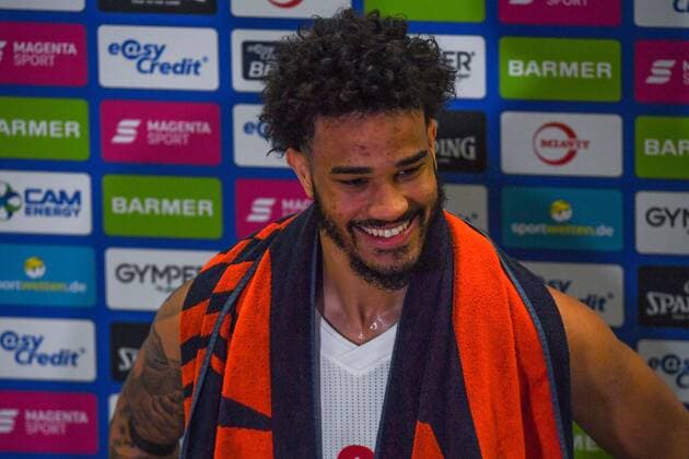 GER, Basketball, RASTA Vechta vs FC Bayern München 07.03.2021, RASTA Dome, Vechta, GER, easy Credit-BBL, RASTA Vechta vs FC Bayern München, im Bild Freude nach dem Sieg ueber Vechta bei Nick WEILER-BABB ( FC Bayern München 0 )
