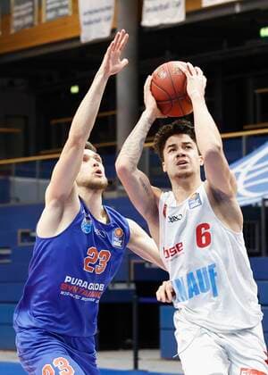 09.03.2021, Basketball, BBL 2020 2021, 18. Spieltag, Syntainics MBC - s.Oliver Wuerzburg, GER, Weissenfels, Stadthalle Weissenfels, Bild: v. li. Michal Michalak (MBC) und Joshua Obiesie (s.Oliver Wuerzburg) Copyright: HMBxMedia xHeikoxBecker