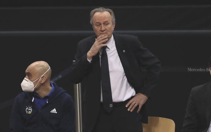 Trainer Aito Garcia Reneses nachdenklich Basketball BBL Bundesliga Herren Saison 2020 2021 09.03.2021 ALBA Berlin vs. EWE Baskets Oldenburg