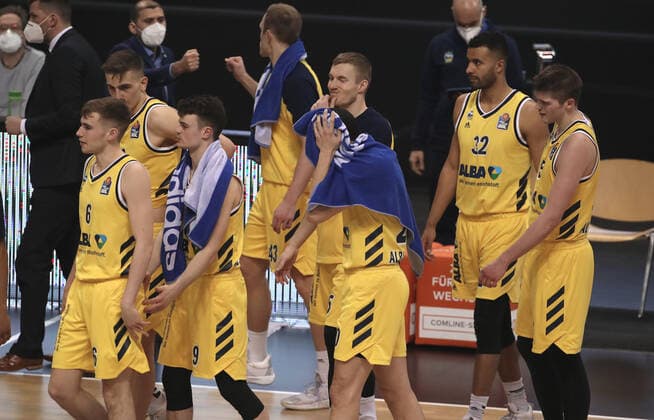 Alba Mannschaft enttäuscht nach Spielende Enttäuschung Basketball BBL Bundesliga Herren Saison 2020 2021 09.03.2021 ALBA Berlin vs. EWE Baskets Oldenburg