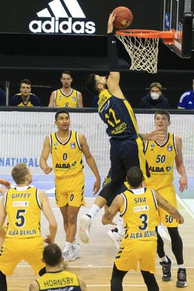 DEU, GER, 1.BBL, ALBA vs. OLdenburg, 09.03.2021, Mercedes-Benz-Arena, Berlin, DEU, GER, 1.BBL, ALBA vs. OLdenburg, im Bild Malte Delow (ALBA Berlin 6), Maodo Lo (ALBA Berlin 0), Ben Lammers (ALBA Berlin 50), Peyton Siva (ALBA Berlin 3), Niels Giffey (ALBA Berlin 5), Martin Breunig (Baskets Oldenburg 12)