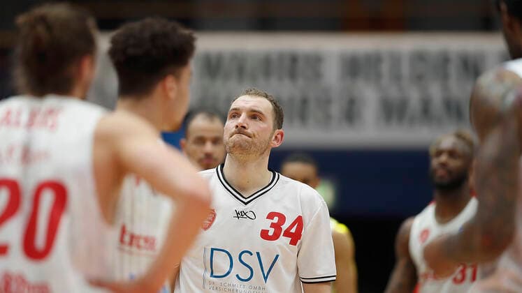 Deutschland , Weißenfels, Stadthalle Weißenfels, 09.03.2021, emspor, emonline, despor, deonline, SYNTAINICS MBC vs. s.Oliver Wuerzburg, easyCredit BBL, 18. Spieltag Bild: Enttaeuschung bei Felix Hoffmann (s.Oliver Wuerzburg) Copyright: HMBxMedia JulienxBecker