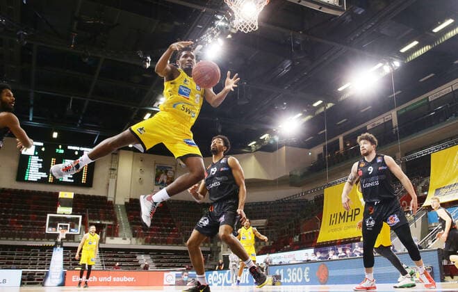 Ludwigsburg , Basketball easyCredit BBL Bundesliga , MHP RIESEN Ludwigsburg vs. NINERS Chemnitz , Jaleen Smith ( Riesen )