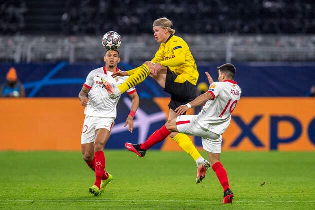 Bilder des Jahres 2021, Sport 03 März Sport Themen der Woche KW10 Sport Bilder des Tages Fußball: Fußball: Champions League, Rückspiel im Achtelfinale, Borussia Dortmund - FC Sevilla am 09.03.2021 Sevillas Diego Carlos (l-r), Dortmunds Erling Braut Haaland und Sevillas Marcos Acuna kämpfen um den Ball. UEFA REGULATIONS PROHIBIT ANY USE OF PHOTOGRAPHS AS IMAGE SEQUENCES AND OR QUASI-VIDEO. *** Football Champions League, second leg in the round of 16, Borussia Dortmund FC Sevilla on 09 03 2021 Sevillas Diego Carlos l r , Dortmunds Erling Bride Haaland and Sevillas Marcos Acuna battle for the ball UEFA REGULATES PROHIBIT ANY USE OF PHOTOGRAPHS AS IMAGE SEQUENCES AND OR QUASI VIDEO Copyright: xChristopherxNeundorf Kirchner-Mediax