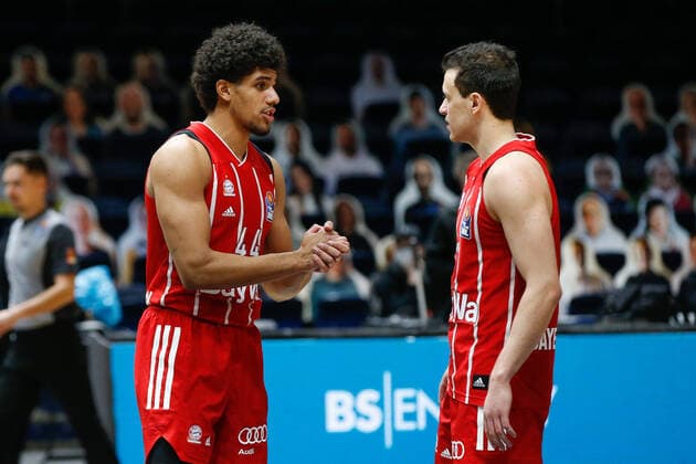 09.03.2021, xgox, Basketball, easyCredit BBL, Basketball Loewen Braunschweig - FC Bayern Muenchen emspor, v.l. Sasha Grant (Bayern, 44), Zan Mark Sisko (Bayern, 31) Braunschweig