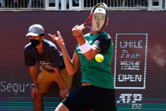 Santiago 9 Marzo 2021 El tenista Chileno Alejandro Tabilo se enfrenta al tenista de Slovakia, Jozef Kovalik, durante el ATP, Tennis Herren de Santiago realizado en San Carlos de Apoquindo. Javier Salvo Photosport ATP de Santiago 9 3 2021