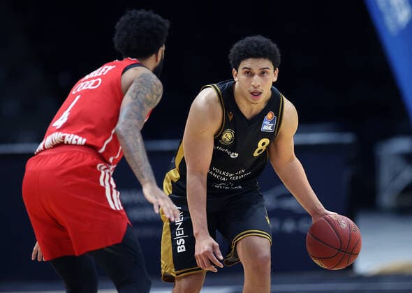 D.J. Seeley (FC Bayern Muenchen), James Robinson (Basketball Loewen Braunschweig)