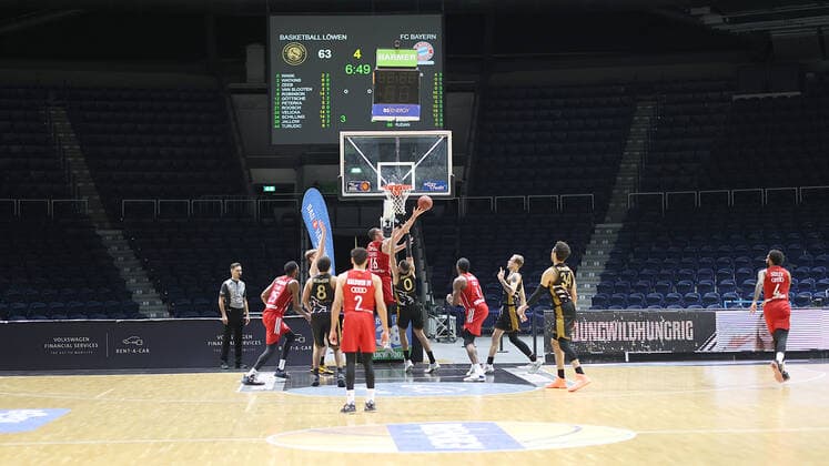 Keine Zuschauer in der Volkswagen Halle beim Basketballbundesligaspiel Braunschweig gegen Bayern Muenchen