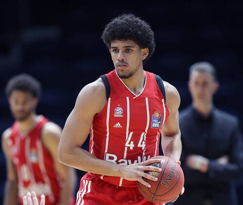 Sasha Grant (FC Bayern Muenchen) am Ball