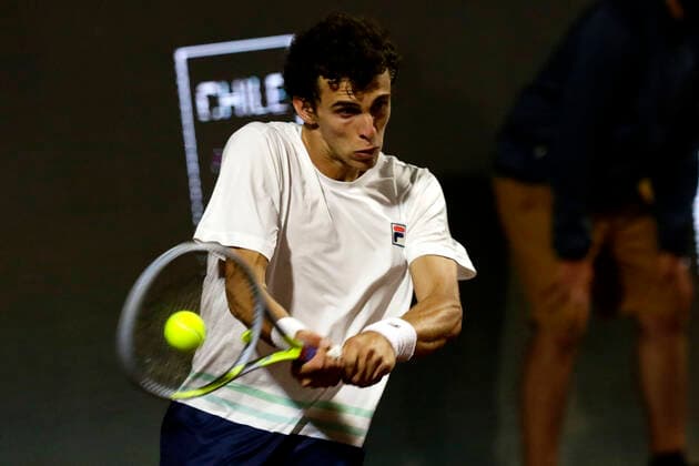 Santiago 9 Marzo 2021 El tenista Chileno Gonzalo Lama se enfrenta al tenista de Argentina, Juan Manuel Cerundolo, durante el ATP, Tennis Herren de Santiago realizado en San Carlos de Apoquindo. Javier Salvo Photosport ATP de Santiago Tarde 9 3 2021