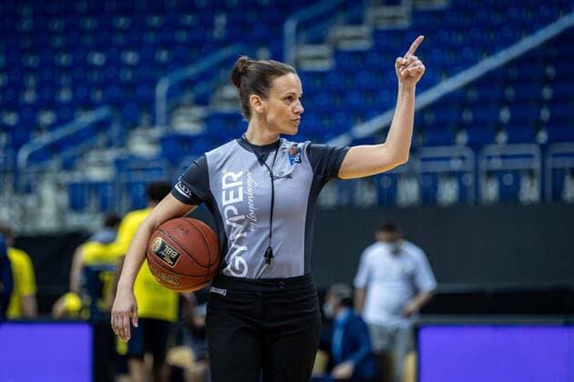 Basketball Berlin 09.03.2021 Saison 2020 2021 1. Bundesliga easyCredit BBL Alba Berlin - EWE Baskets Oldenburg Schiedsrichterin Schiedsrichter Anne Panther