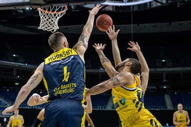 Basketball Berlin 09.03.2021 Saison 2020 2021 1. Bundesliga easyCredit BBL Alba Berlin - EWE Baskets Oldenburg Peyton Siva (Alba Berlin, No.03) Keith Hornsby (Oldenburg, No.04)