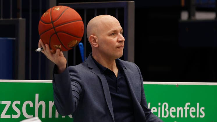 09.03.2021, Basketball, BBL 2020 2021, 18. Spieltag, Syntainics MBC - s.Oliver Wuerzburg, GER, Weissenfels, Stadthalle Weissenfels, Bild: Headcoach Denis Wucherer (s.Oliver Wuerzburg) Copyright: HMBxMedia xHeikoxBecker