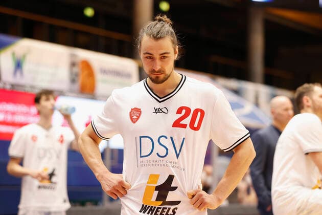 09.03.2021, Basketball, BBL 2020 2021, 18. Spieltag, Syntainics MBC - s.Oliver Wuerzburg, GER, Weissenfels, Stadthalle Weissenfels, Bild: Julian Albus (s.Oliver Wuerzburg) Copyright: HMBxMedia xHeikoxBecker