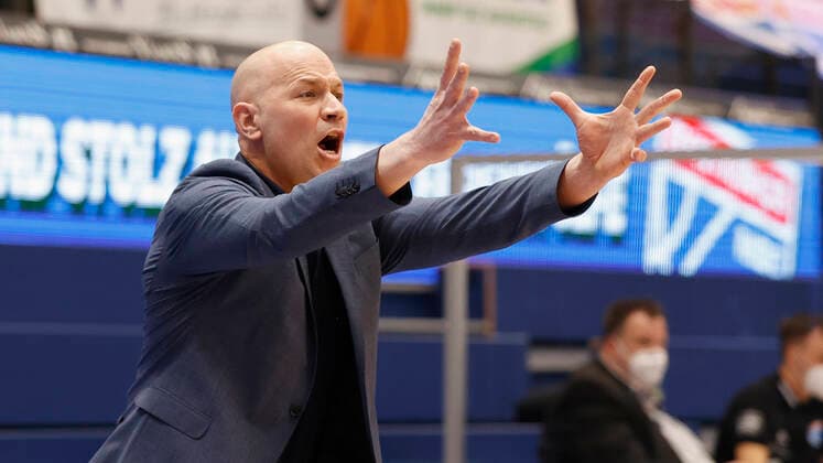 09.03.2021, Basketball, BBL 2020 2021, 18. Spieltag, Syntainics MBC - s.Oliver Wuerzburg, GER, Weissenfels, Stadthalle Weissenfels, Bild: Headcoach Denis Wucherer (s.Oliver Wuerzburg) Copyright: HMBxMedia xHeikoxBecker