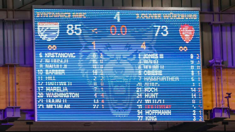 09.03.2021, Basketball, BBL 2020 2021, 18. Spieltag, Syntainics MBC - s.Oliver Wuerzburg, GER, Weissenfels, Stadthalle Weissenfels, Bild: Anzeigetafel Copyright: HMBxMedia xHeikoxBecker